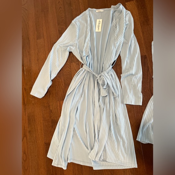NWT Silky Pajama Set with Robe in Light Blue - Picture 6 of 8